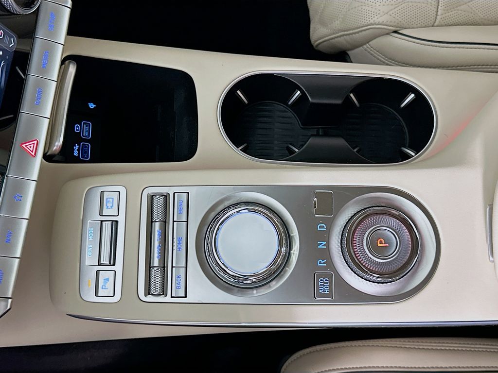 Thumbnail: 2022 Genesis GV70 - 17