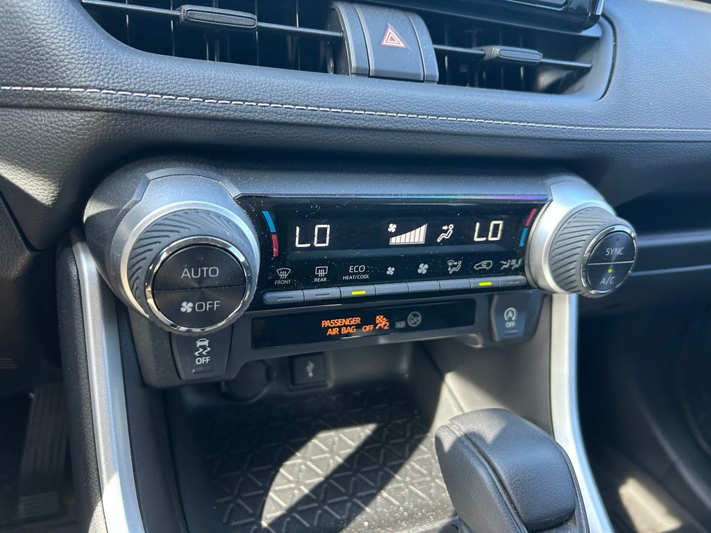 Thumbnail: 2021 Toyota RAV4 - 26