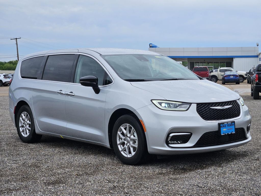 Silver Mist Clearcoat 2024 Chrysler Pacifica Touring L FWD Minivan Front-Wheel Drive 9-Speed Automatic