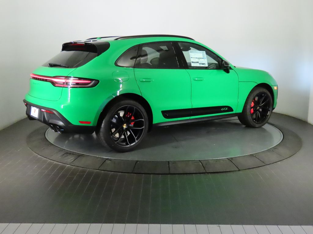 Thumbnail: 2026 Porsche Macan - 7