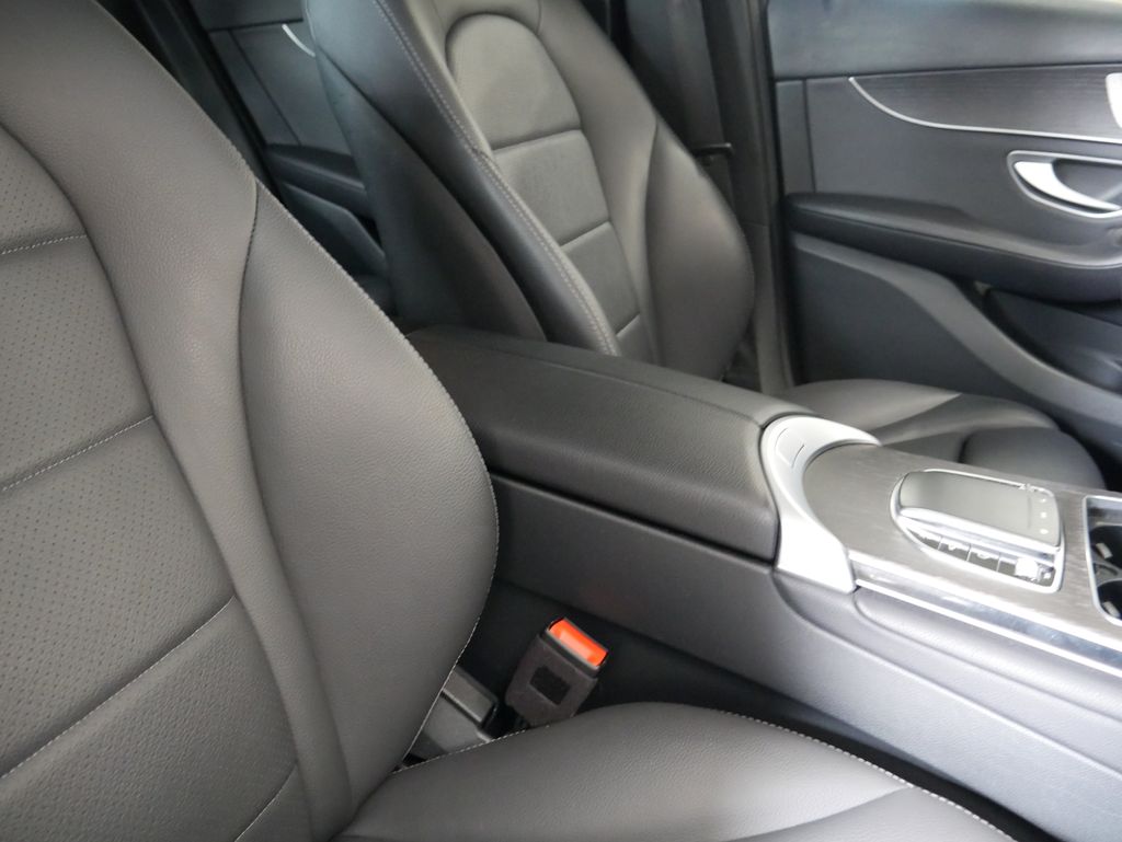 Thumbnail: 2022 Mercedes-Benz GLC - 29