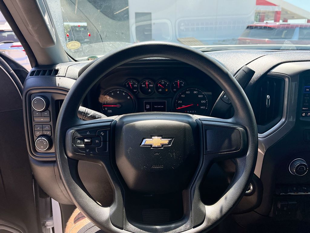 Used 2025 White Chevrolet Custom image 11