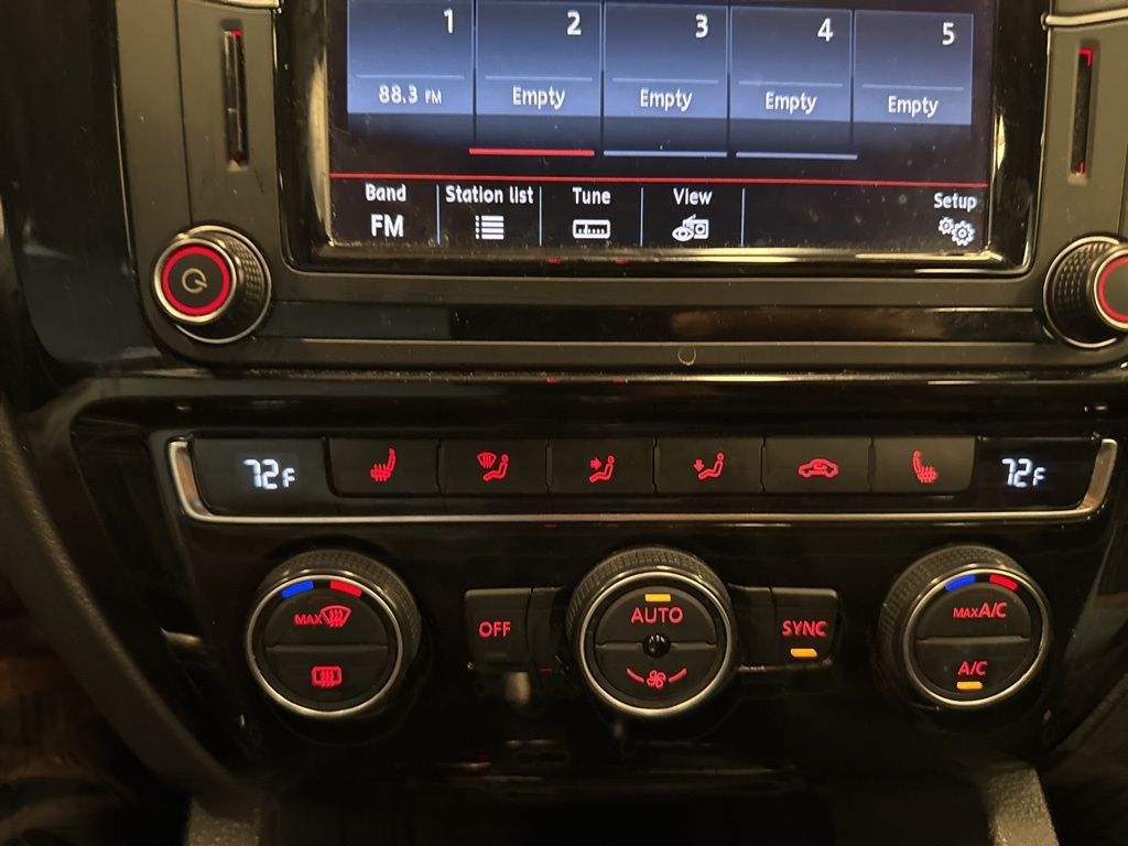 2017 Volkswagen Jetta 1.8T SEL photo 21
