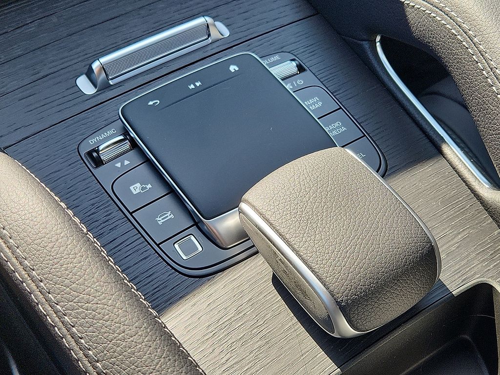 Thumbnail: 2026 Mercedes-Benz GLE - 16