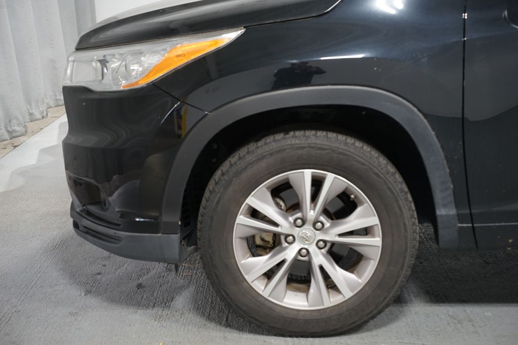 Thumbnail: 2014 Toyota Highlander - 5