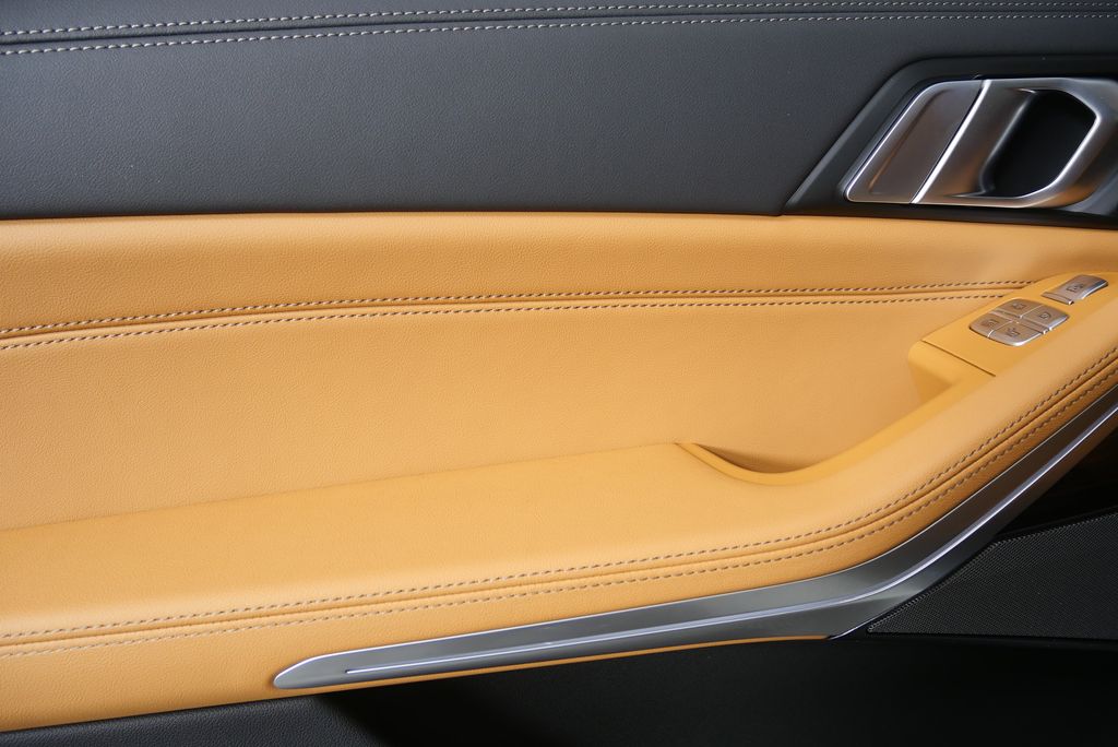 Thumbnail: 2026 BMW X7 - 14