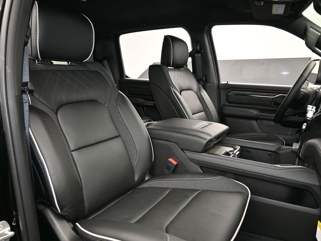 New 2026 Diamond Black Crystal Pearlcoat Ram Limited image 38
