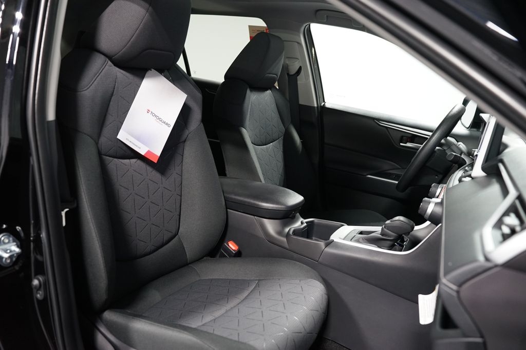Thumbnail: 2025 Toyota RAV4 - 28
