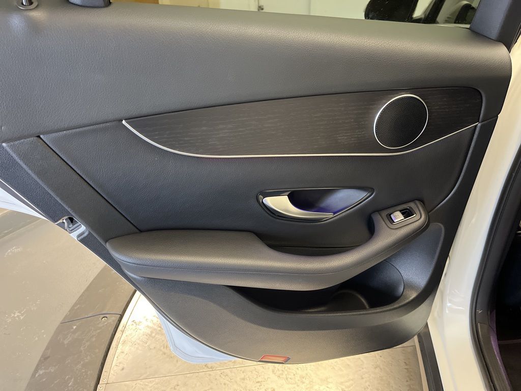 Thumbnail: 2022 Mercedes-Benz GLC - 24