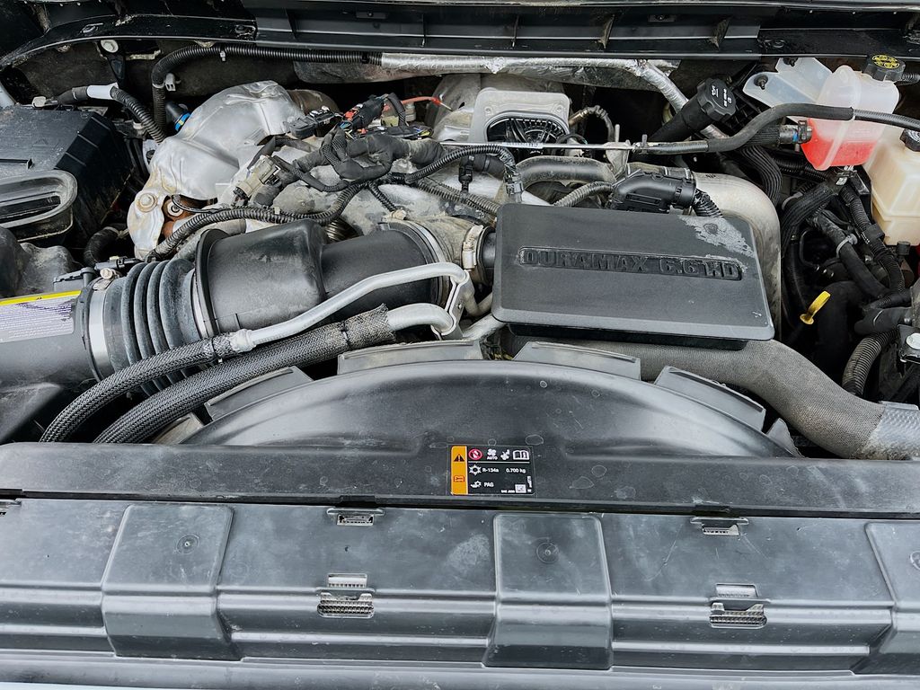 Used 2025 White Chevrolet LT image 30