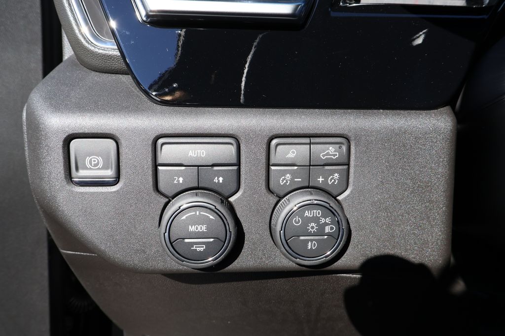 Thumbnail: 2026 Chevrolet Silverado 1500 - 19