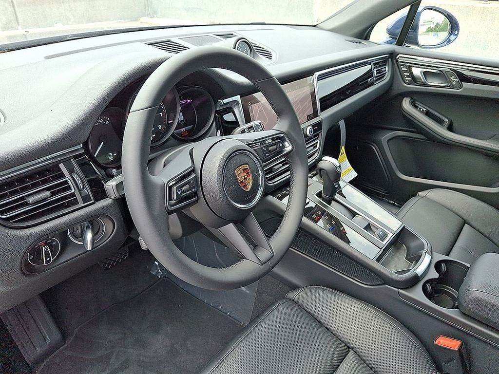 Thumbnail: 2025 Porsche Macan - 4