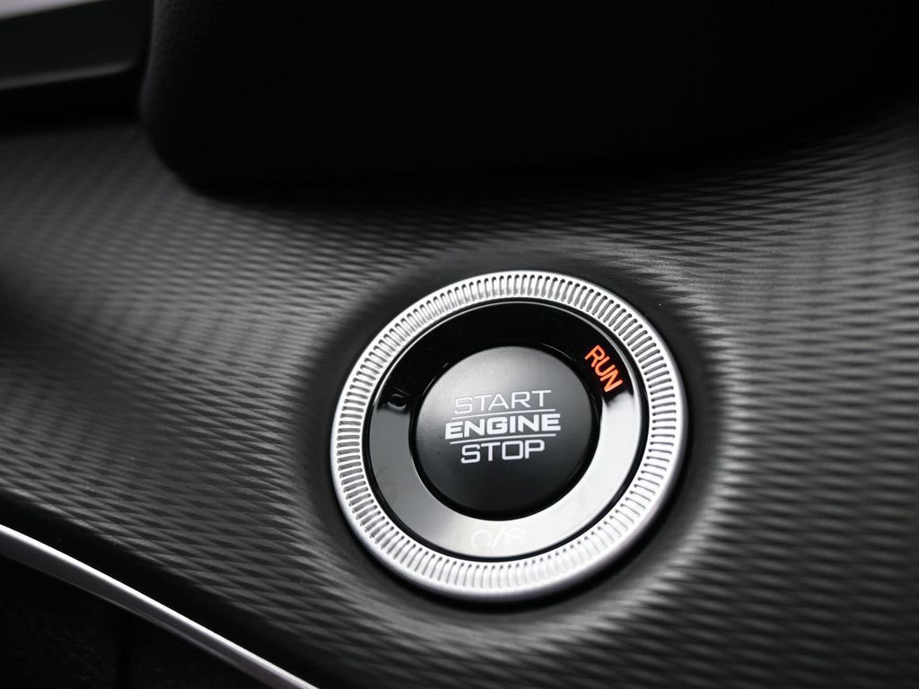 Used 2024 Silver Zynith Jeep Laredo image 28