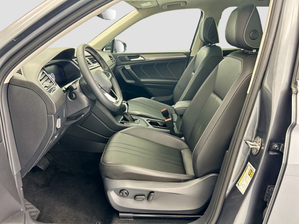 Thumbnail: 2023 Volkswagen Tiguan - 17