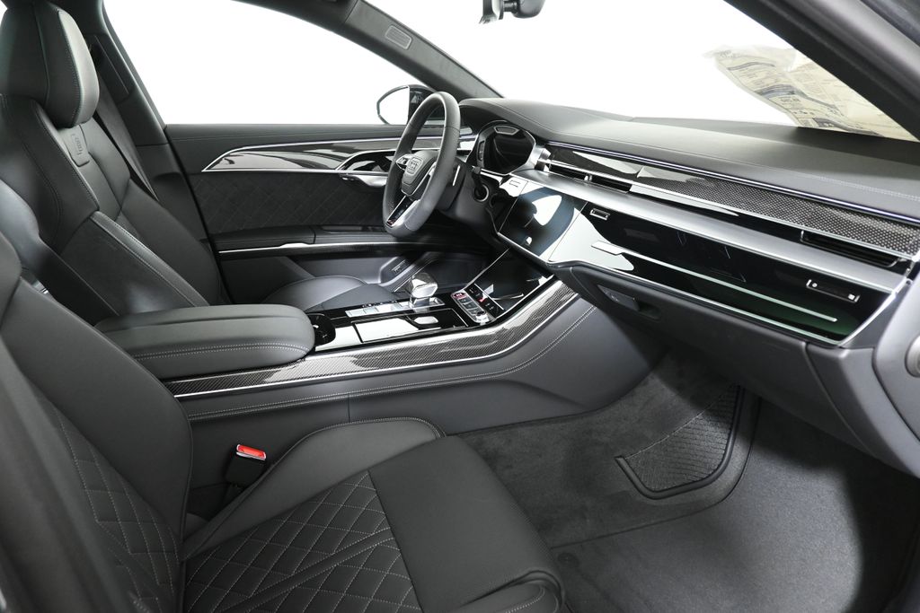 Thumbnail: 2025 Audi S8 - 21