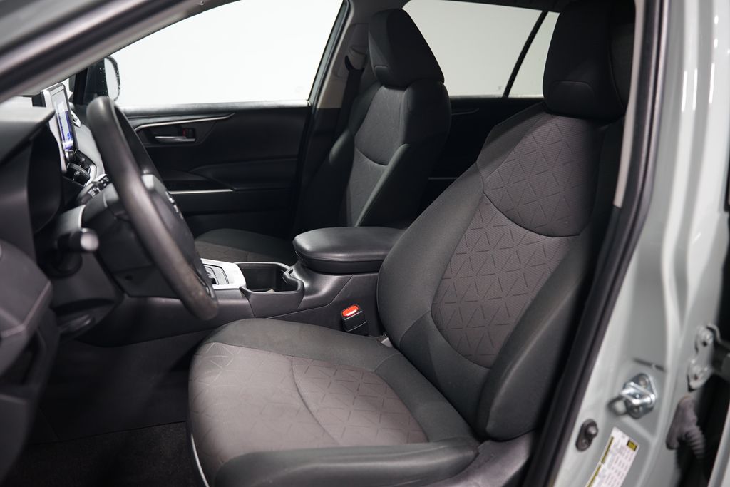 2023 Toyota RAV4 XLE 6