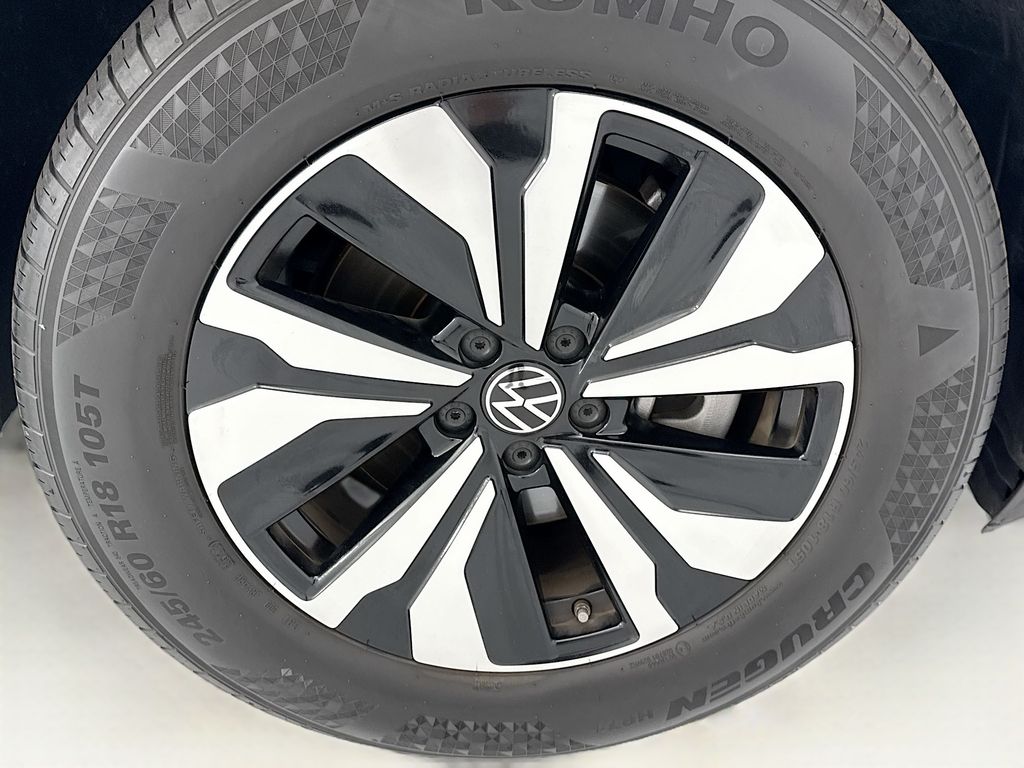 Used 2024 White Volkswagen 2.0T SE image 30