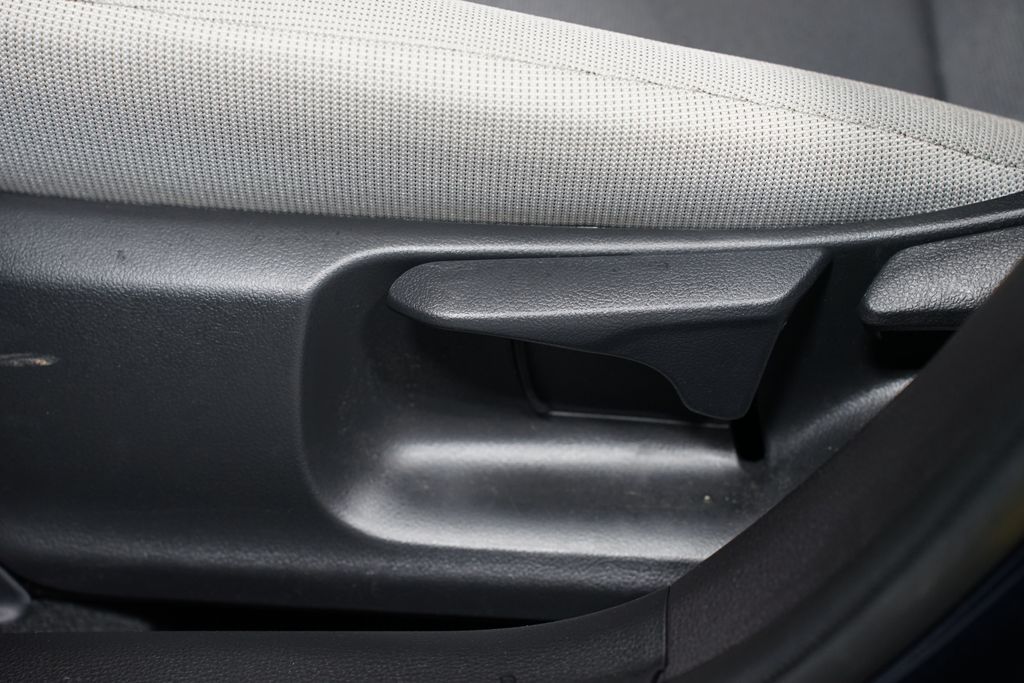 Thumbnail: 2025 Toyota Corolla - 30