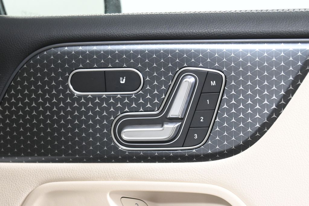 Thumbnail: 2026 Mercedes-Benz GLB - 28