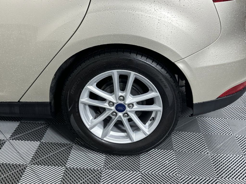 2018 Ford Focus SE 18