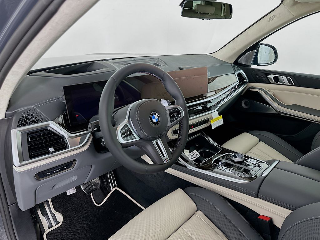 2025 BMW X7 M60i 9