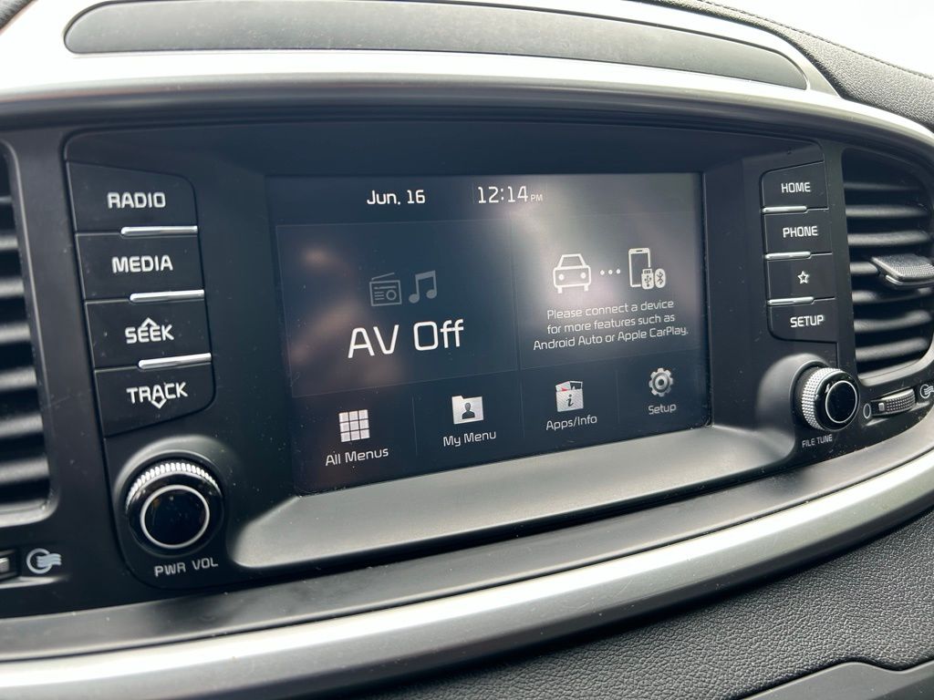 2020 Kia Sorento LX 28