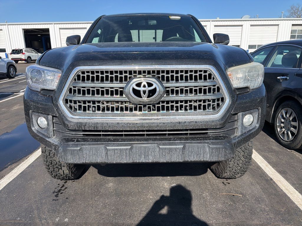 Thumbnail: 2016 Toyota Tacoma - 5