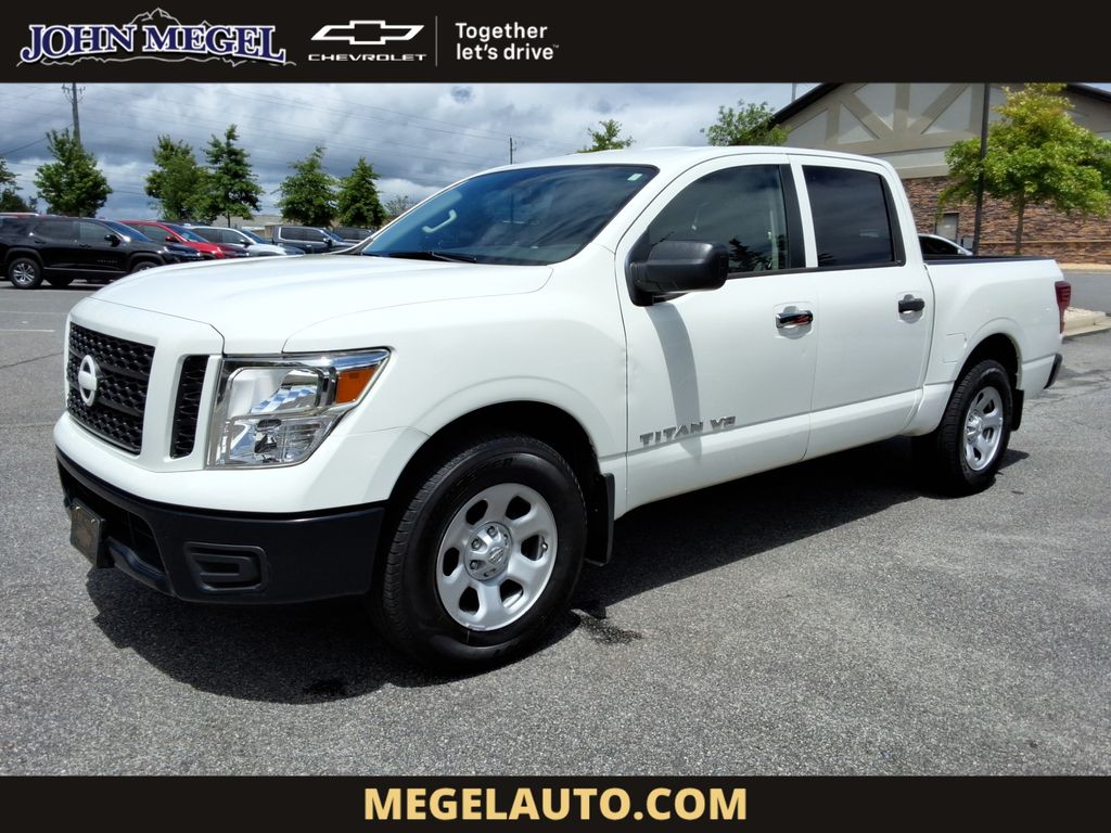 Glacier White 2018 Nissan Titan S Crew Cab 4WD Pickup Truck Four-Wheel Drive 7-Speed Automatic