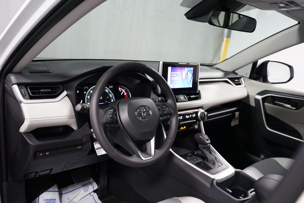 Thumbnail: 2025 Toyota RAV4 - 11