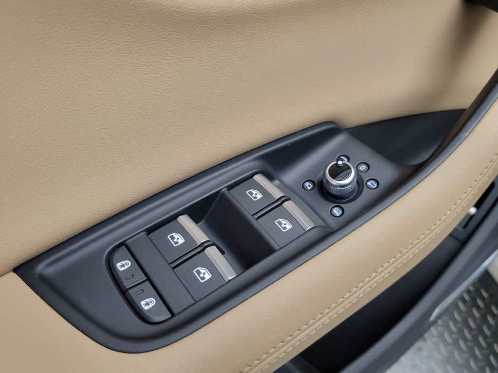 Thumbnail: 2023 Audi Q7 - 32