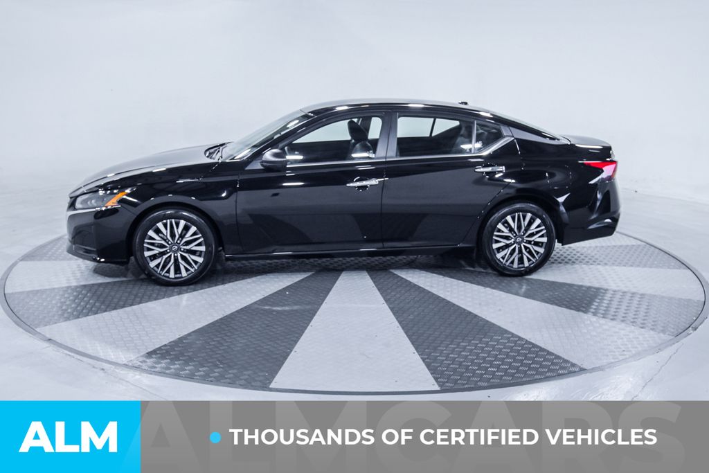 Used 2025 Black Nissan 2.5 SV image 4