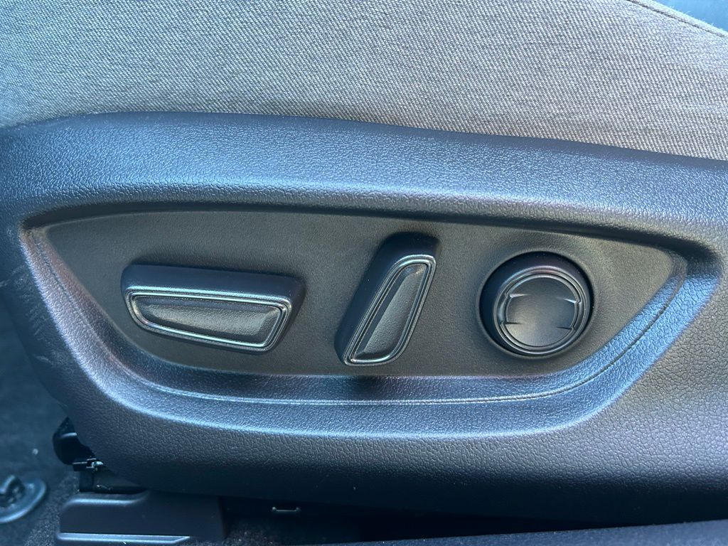 Thumbnail: 2025 Toyota Camry - 16