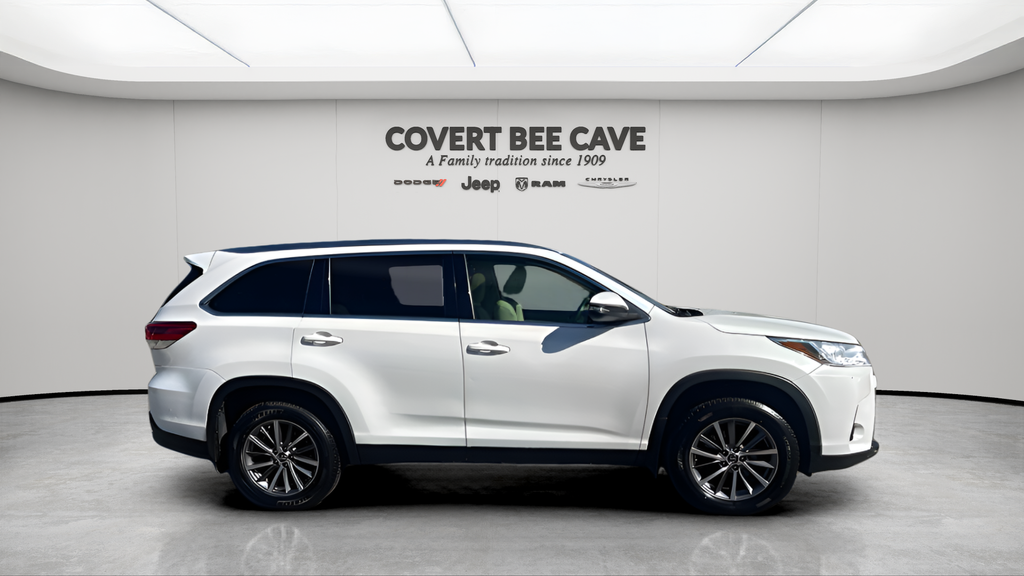 Used Car 2019 Toyota Highlander  Xle For Sale Under $25,000 In Austin, Texas
