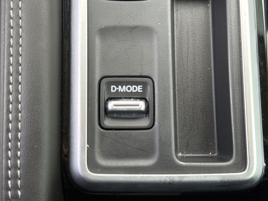 Used 2025 Nissan Pathfinder SUV