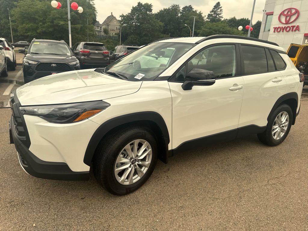 Used 2026 Off-white Toyota LE image 3