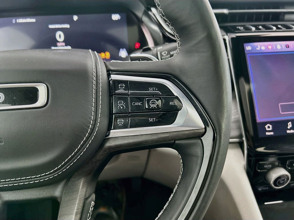 Thumbnail: 2022 Jeep Grand Cherokee - 12