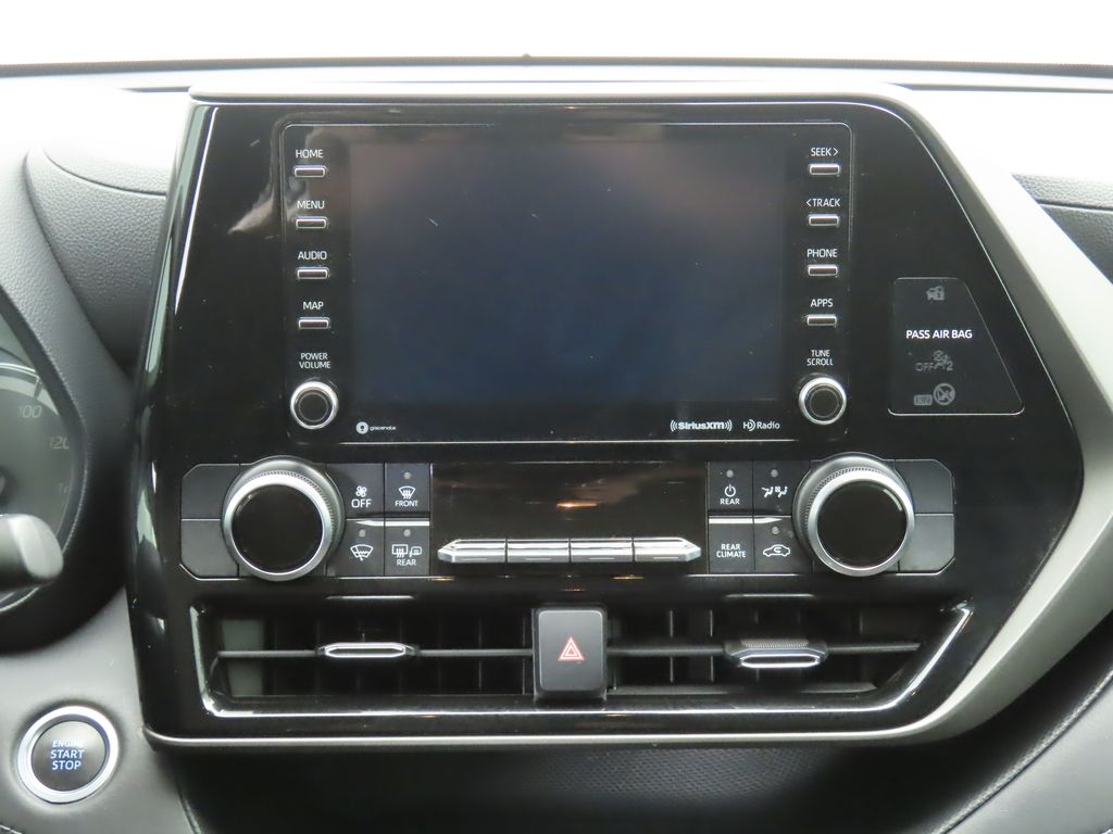 2021 Toyota Highlander LE 14