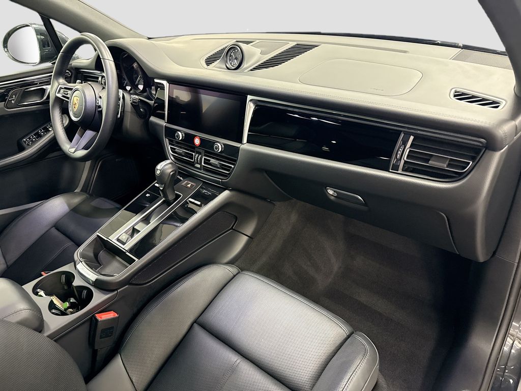 Thumbnail: 2025 Porsche Macan - 19