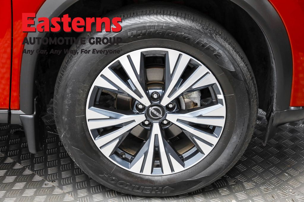 Used 2022 Red Nissan SV image 31