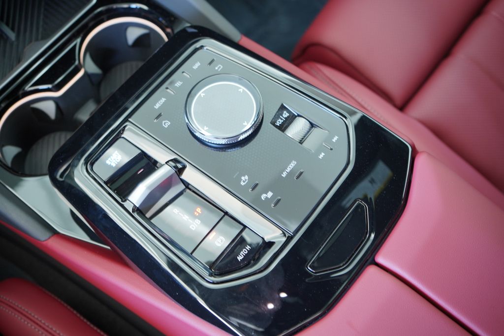 Thumbnail: 2026 BMW i5 - 18