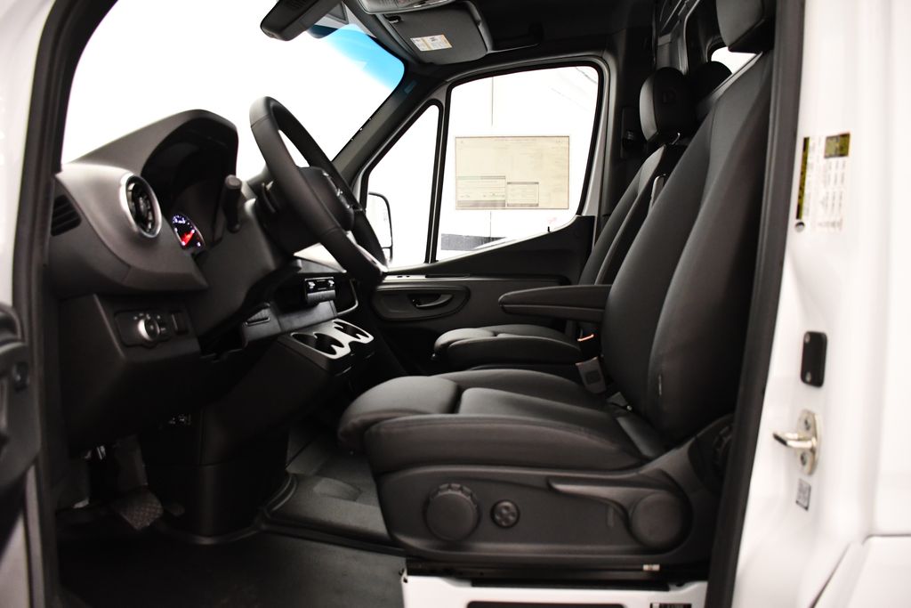2025 Mercedes-Benz Sprinter 2500 27