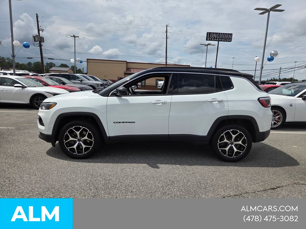 Used 2025 White Jeep Limited image 3