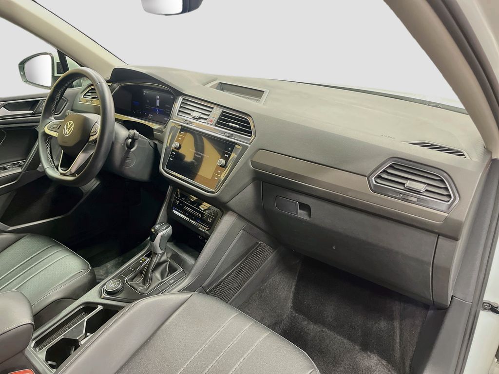 Used 2022 White Volkswagen 2.0T SE image 28