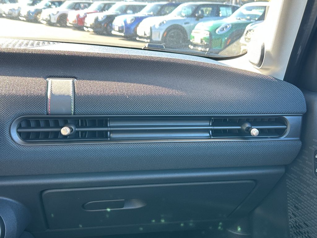 Thumbnail: 2025 MINI Cooper - 25