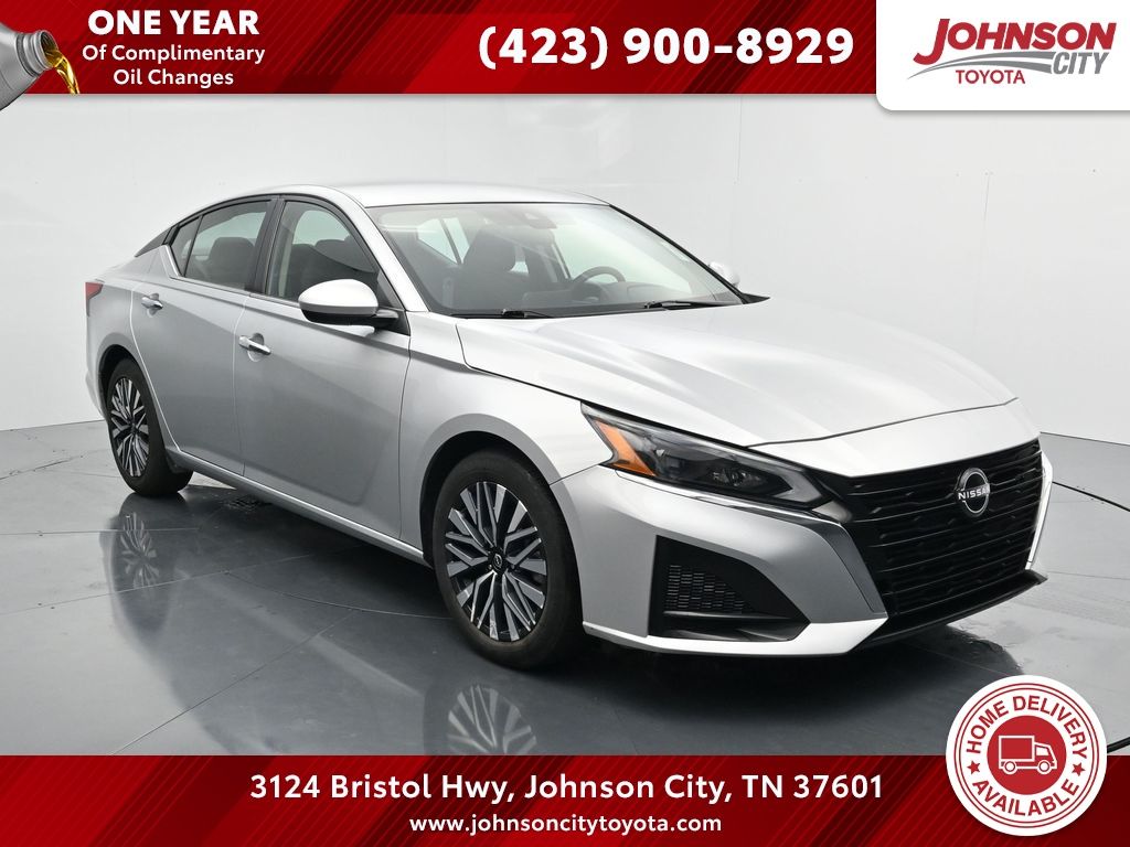 Brilliant Silver Metallic 2024 Nissan Altima Sedan Front-Wheel Drive Continuously Variable Transmission