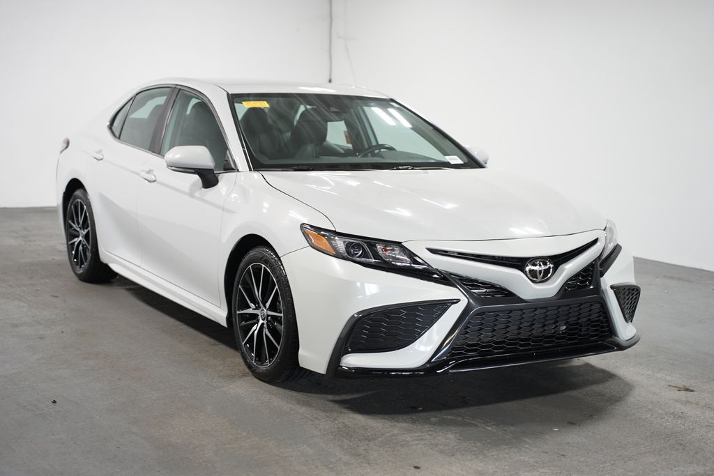 2023 Toyota Camry SE 3