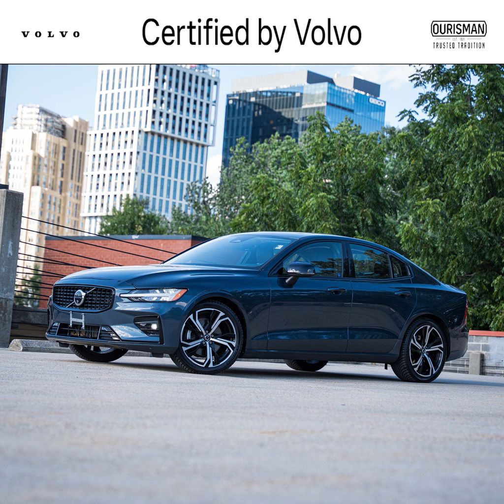 2024 Volvo S60 B5 Plus Dark Theme
