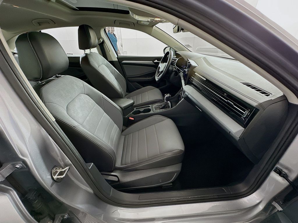 Thumbnail: 2025 Volkswagen Jetta - 27