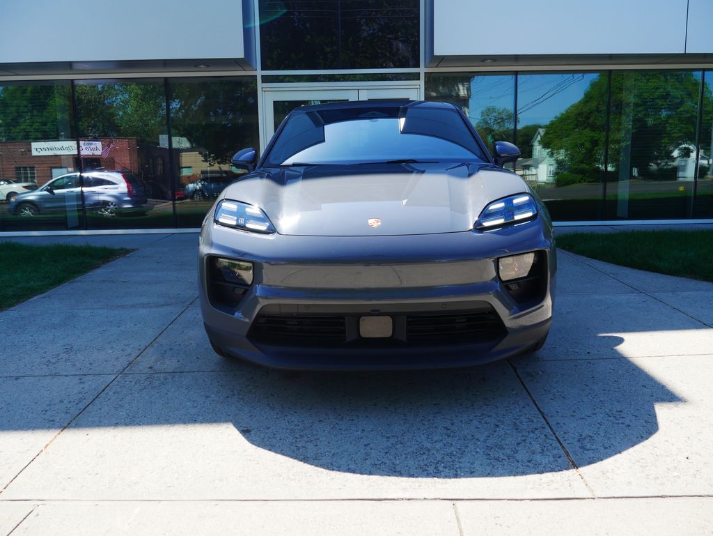 Thumbnail: 2026 Porsche Macan - 10