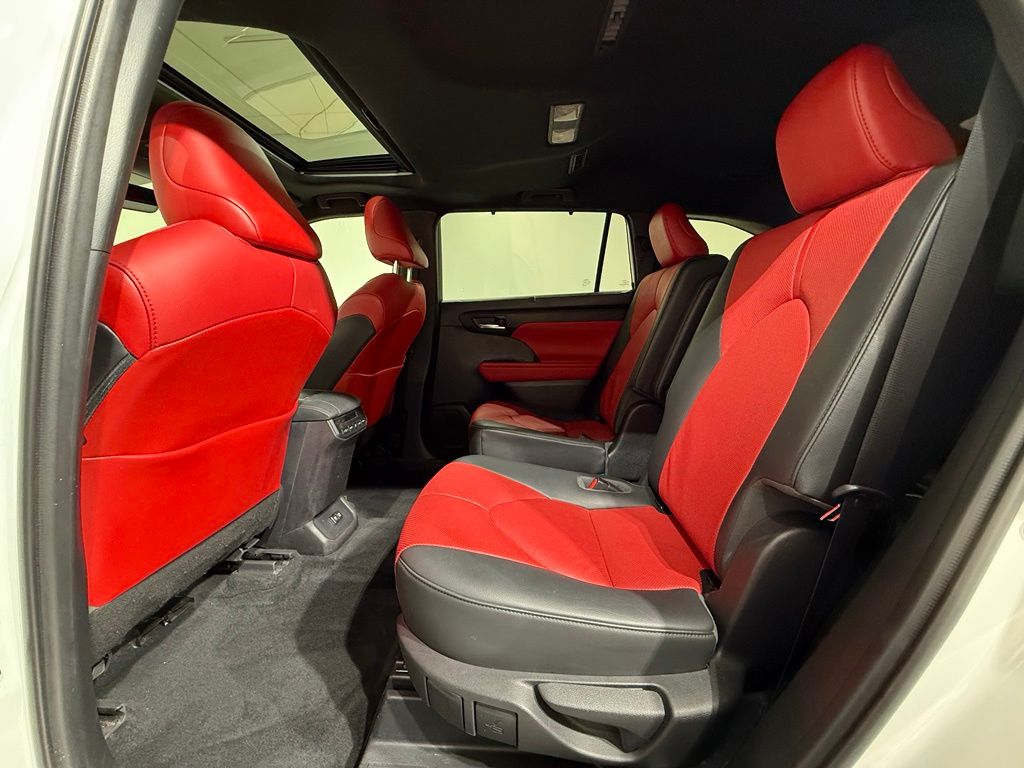Thumbnail: 2021 Toyota Highlander - 20